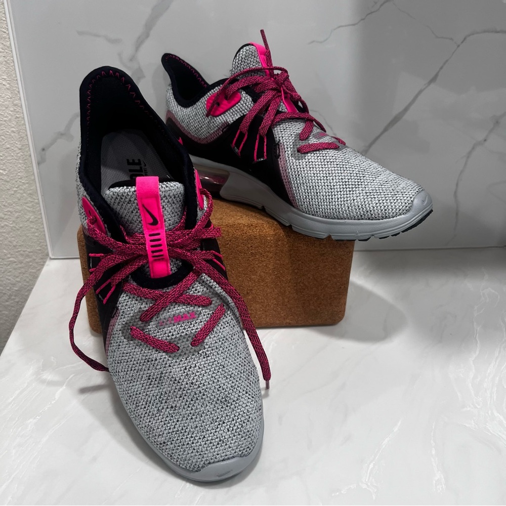 Nike Air Max 270 Women's Size 6.5 Gray and Pink Accents Sneakers Athletic Casual